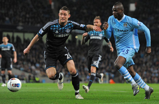 在球场上展 在球场上展