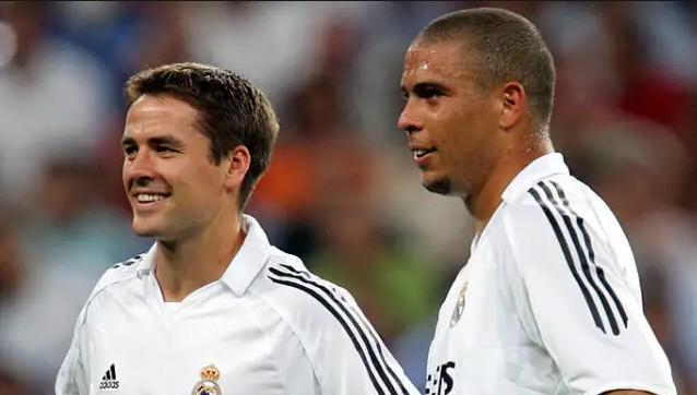 中展现了他 中展现了他